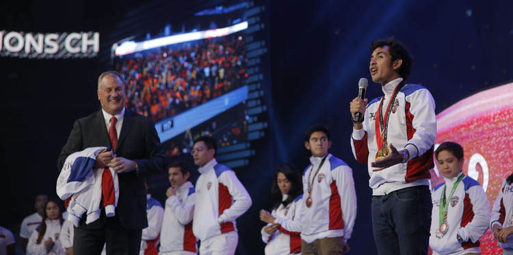 USANA sets pace for next year: Unveils new skincare line CELAVIVE 4 Triathlete Nikko Huelgas expressing gratitude to USANA. Onstage are USANA Chief Marketing and Communications Officer Dan Macuga and other athletes of Team USANA Pilipinas.