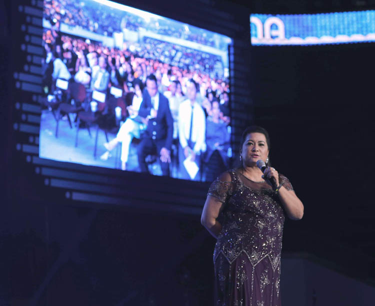 USANA sets pace for next year: Unveils new skincare line CELAVIVE 2 USANA Philippines and Indonesia Vice President Aurora “Duday” Gaston addressing the crowd at MOA Arena with a hopeful speech for the year of 2018.