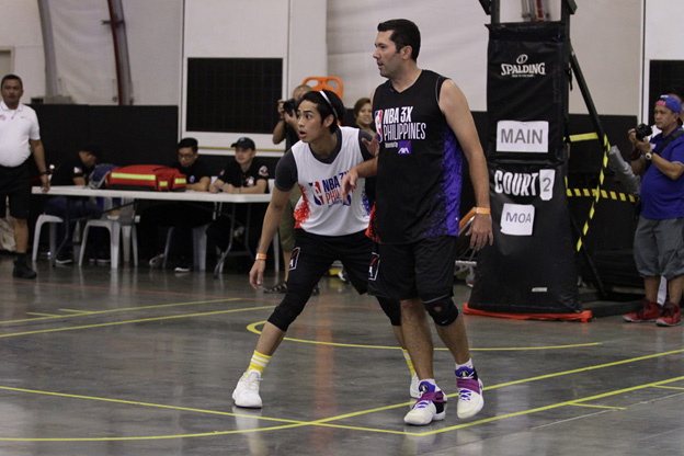 EGS Elite Recaptures Men’s Open Crown in NBA 3X Philippines 2019 presented by AXA 9 Kapamilya star Donny Pangilinan holds his ground against former PBA player Dominic Uy in the Celebrity Division semifinals.