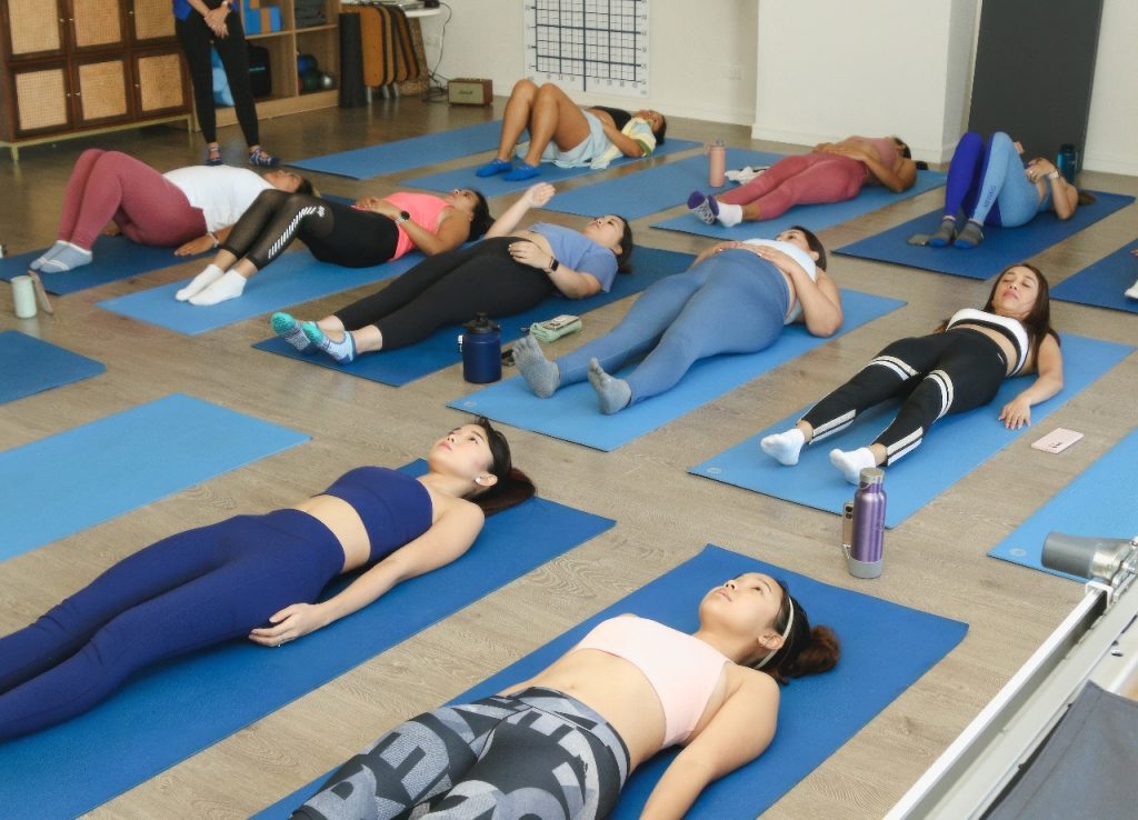 Fitmoms doing their stretching